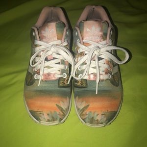 Super Cool/ Barely Worn Adidas Torsion Sneakers